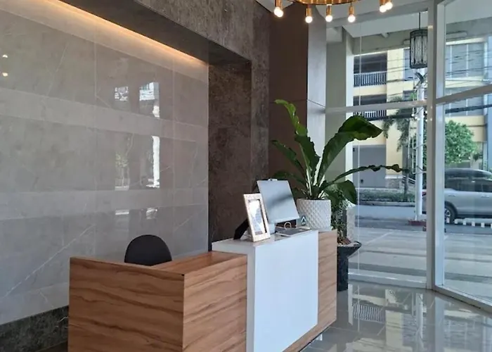 Manhattan Plaza Towers With Balcony, Netflix, Cook Apartahotel Manila