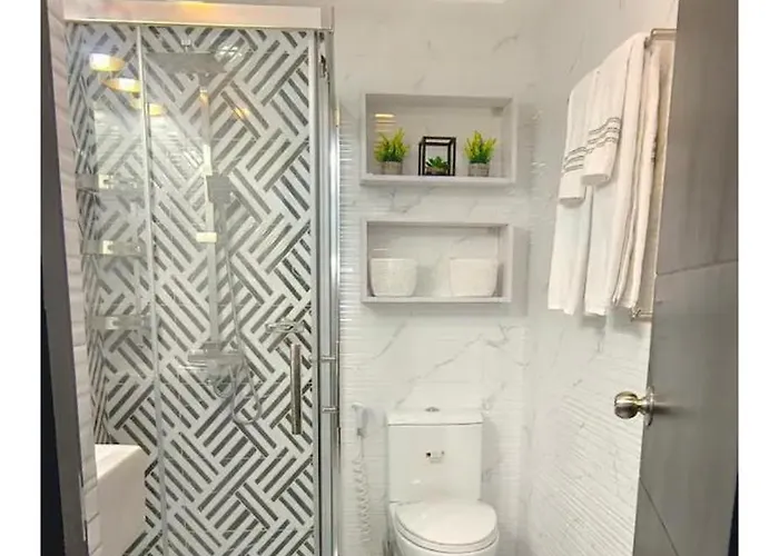 Manhattan Plaza Towers With Balcony, Netflix, Cook Apartahotel *