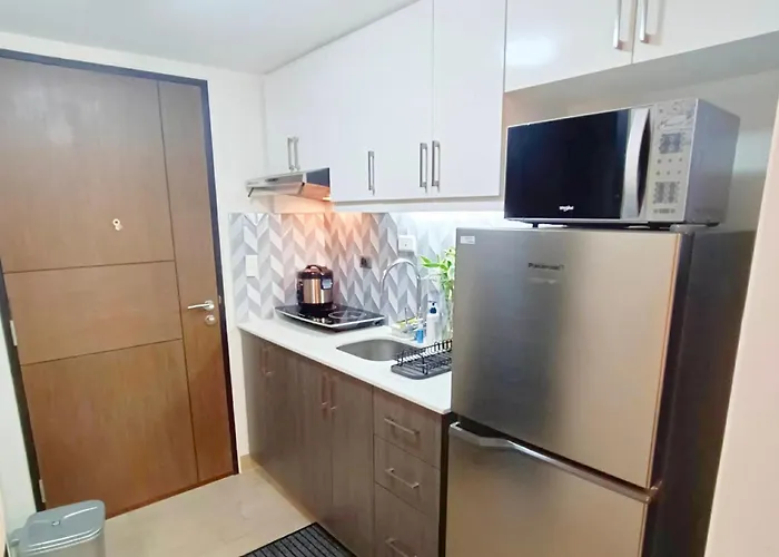 Manhattan Plaza Towers With Balcony, Netflix, Cook Apartahotel Manila
